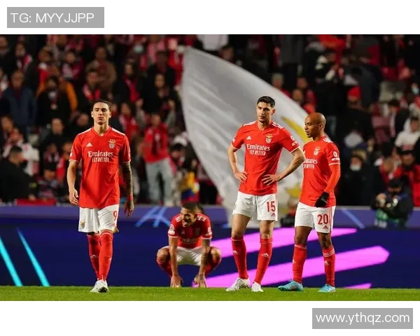 德甲惊现冷门本菲卡与利物浦战成平局红牌事件引发全场热议