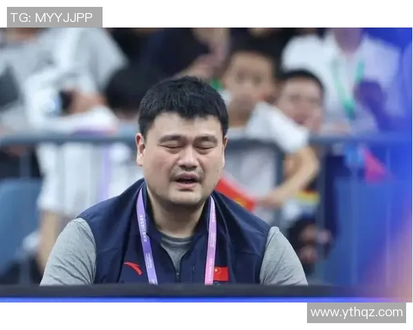 姚明在比赛中意外受伤面临恢复挑战球迷纷纷送上祝福与关心